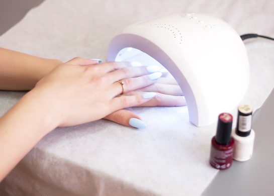 UV lampe za nokte i rak kože