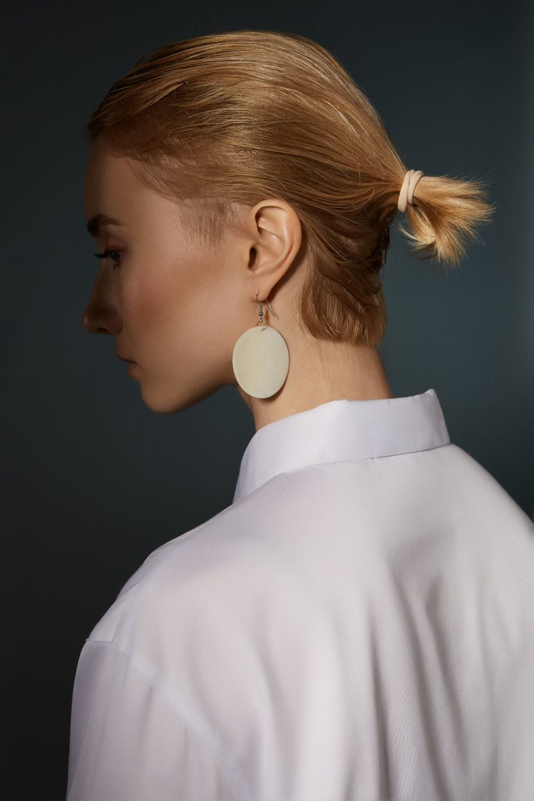 Frizure za srednje kratku kosu: Elegantne i ženstvene