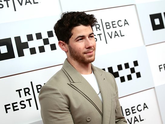 Nick Jonas propao kroz rupu