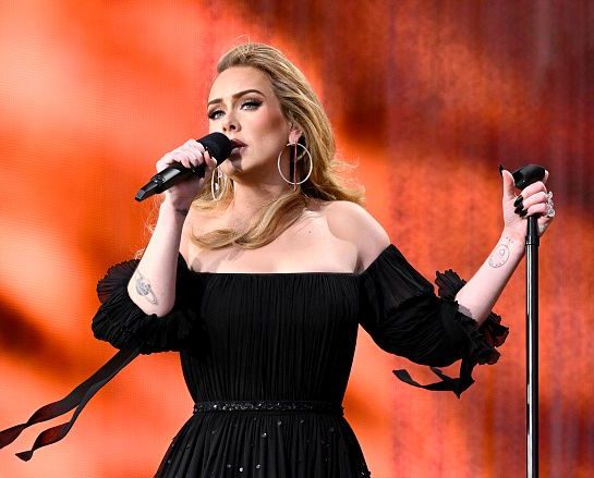 Adele briznula u plač na sceni