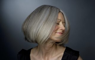 Podmlađujuća frizura za žene u šezdesetim