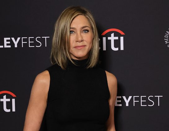 Na Dženifer Aniston bačeno lažno ulje