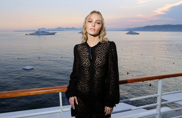 Lily-Rose Depp nosi Chanel slušalice od 14.800 evra o kojima svi pričaju