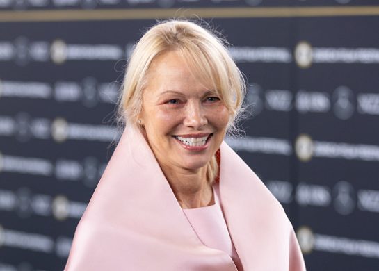 Nova frizura sa šiškama, Pamela Anderson