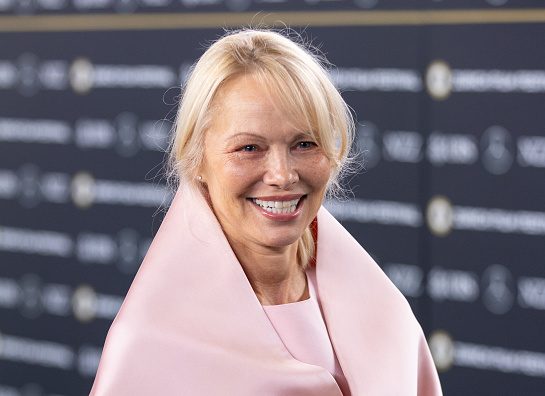 Nova frizura sa šiškama, Pamela Anderson