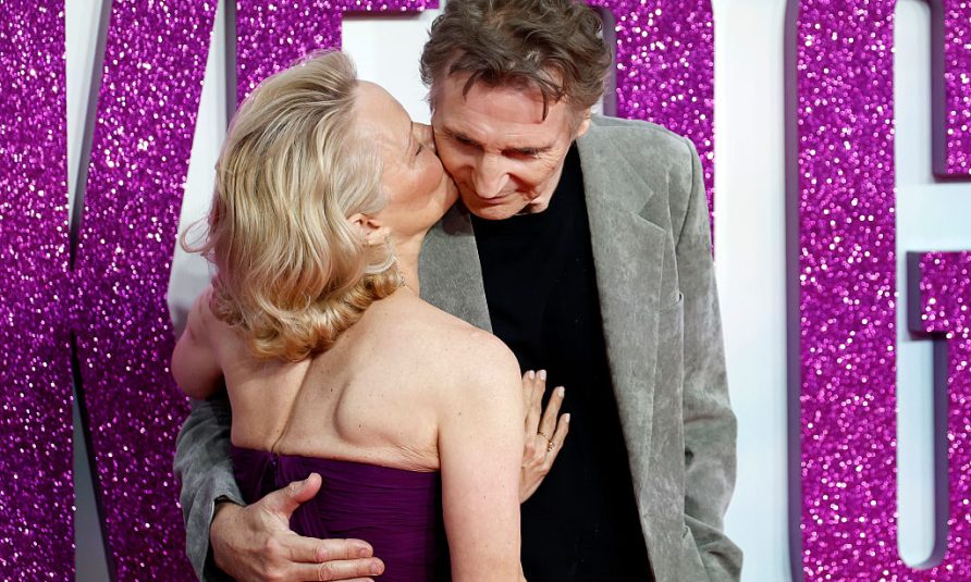 Pamela Anderson i Liam Neeson