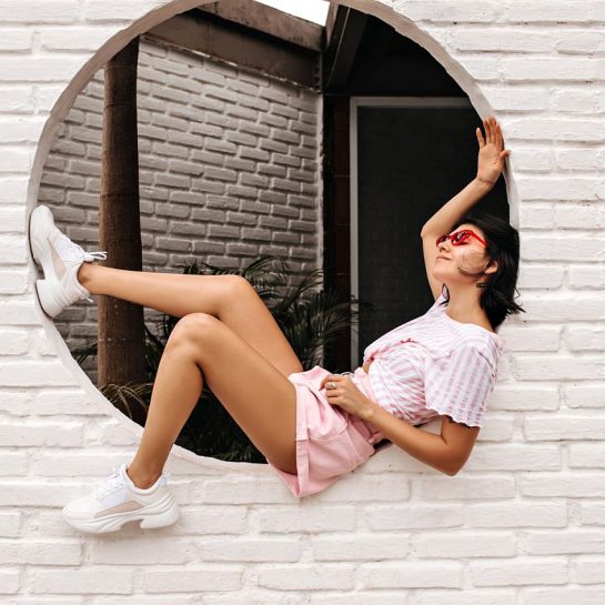 noge uz zid, poza koja smanjuje stres, joga