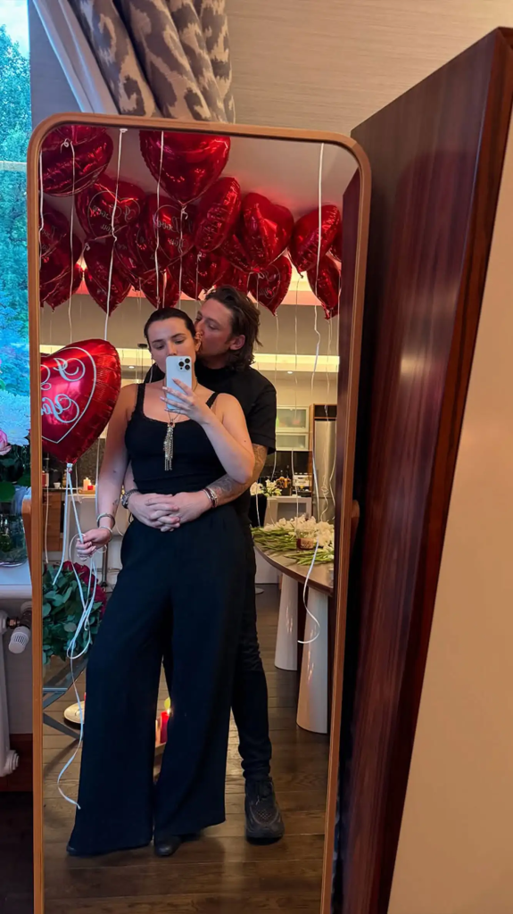 bella thorne mark emms prosidba