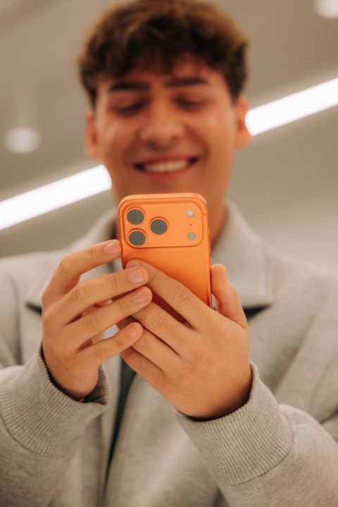 prvi iPhone 17 Pro narandžaste boje u Srbiji