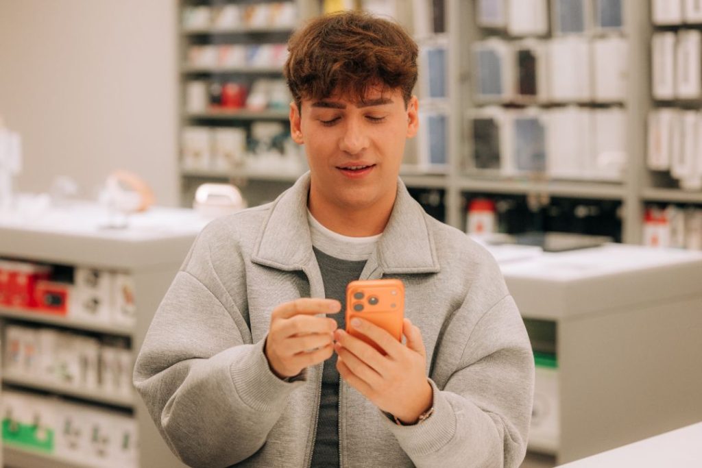 prvi iPhone 17 Pro narandžaste boje u Srbiji